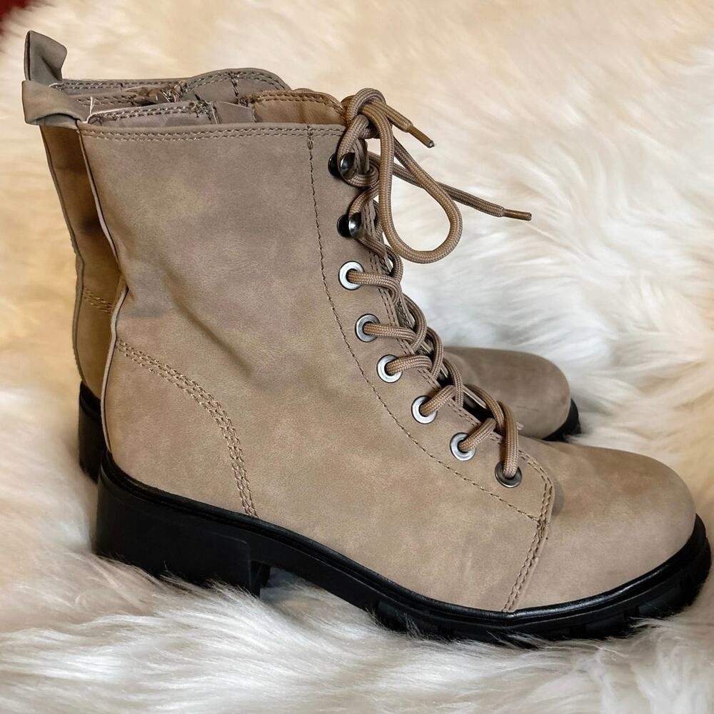 Mia Neutral Tan Lug Sole Lace Up Combat Boots Size 8.5